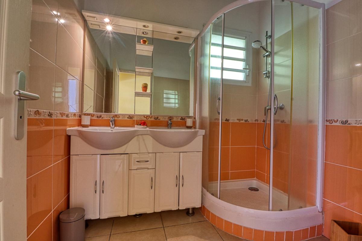 Location-villa-Martinique Salle de douche 2